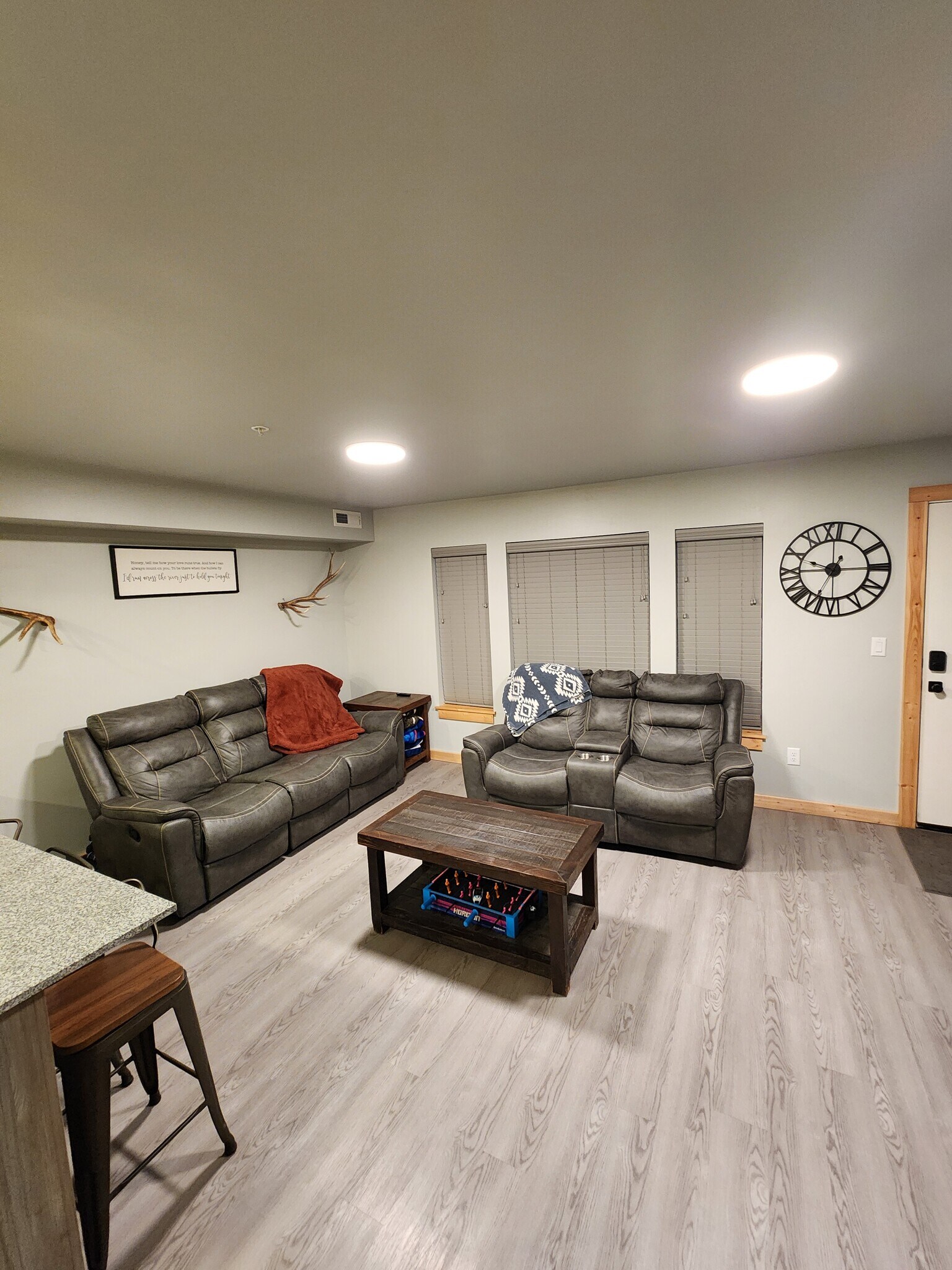 Living room - 280 E Lorene St
