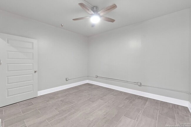 Building Photo - 3363 E Commerce St