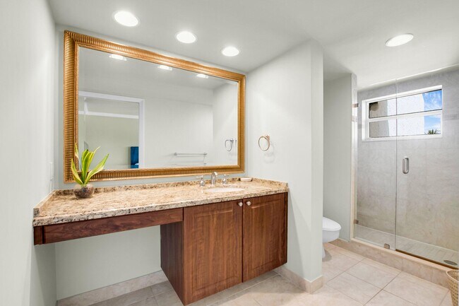 Building Photo - 1222 Hillsboro Mile