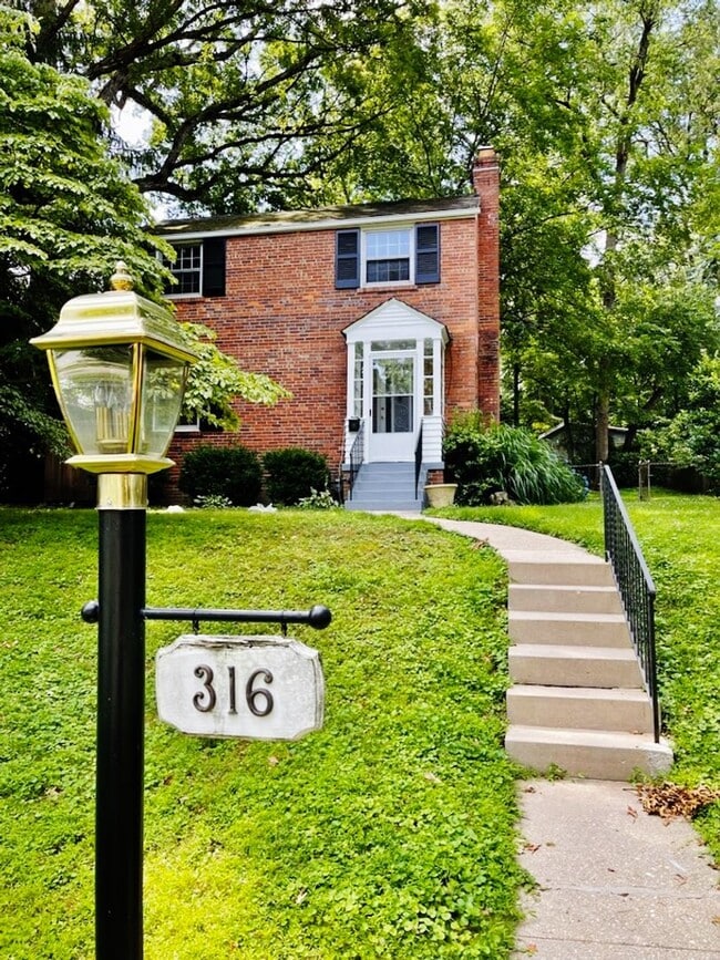 Building Photo - 3 Bedroom in Woodmoor available ASAP!!