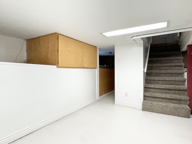 Building Photo - Darling Updated Cottage Near Liberty Park!