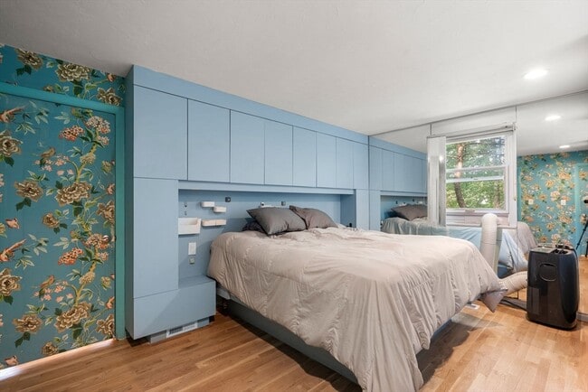 Building Photo - 10 Pinewood Cir