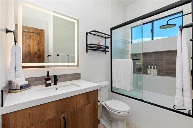 Building Photo - 51120 Avenida Navarro