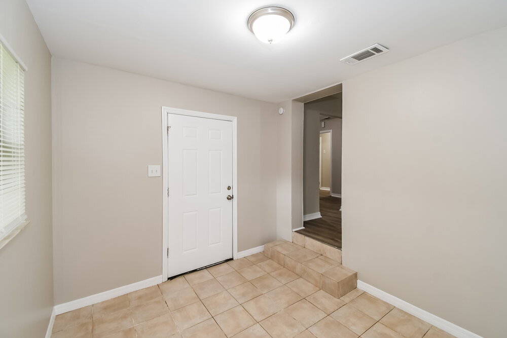 Building Photo - 7258 Greenway Dr