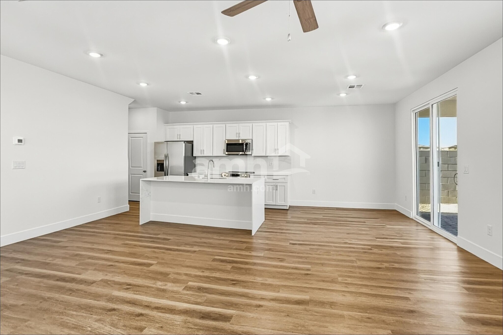 Building Photo - 8744 N Begonia Ct