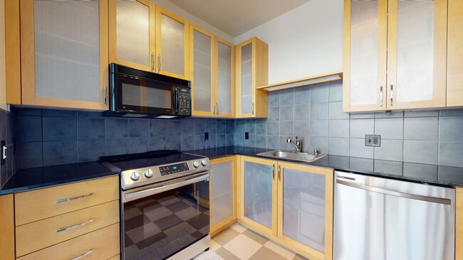 Building Photo - Amazing Oliver Loft in Emeryville!