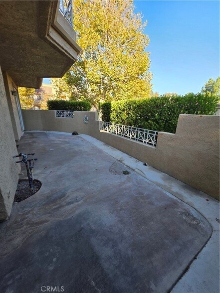 Building Photo - 23615 Del Monte Dr.