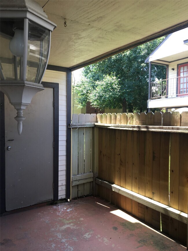 Building Photo - 13480 S Thorntree Dr