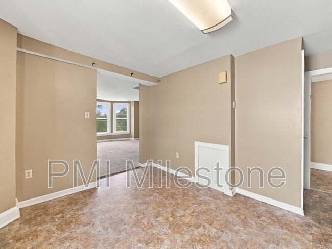 Building Photo - 121 E Franklin St