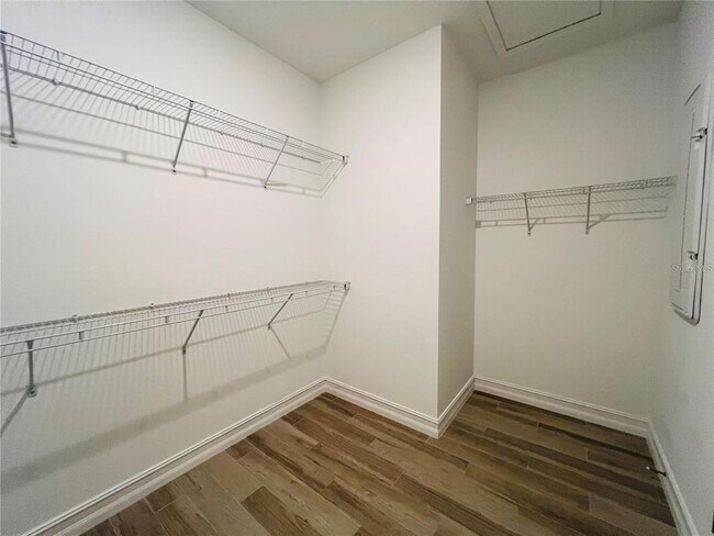 Building Photo - 4567 Tivoli Dr