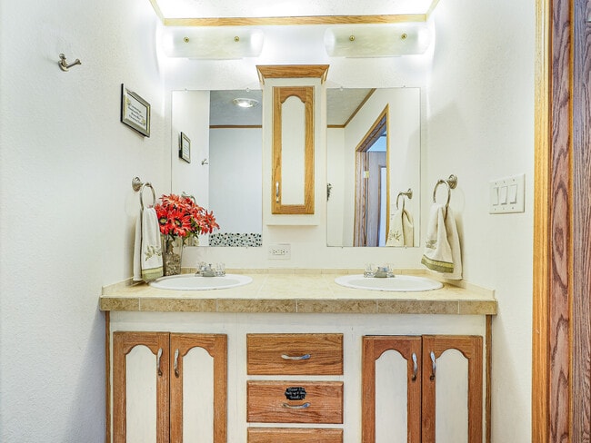 Building Photo - 352 Spring Rd