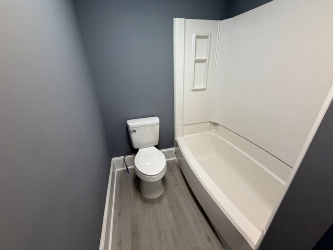 Building Photo - Amazing 7 Bedroom 2 bathroom updated home for rent in Burlington, NC