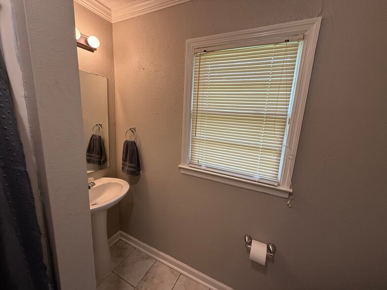 Building Photo - 7105 Whitesburg Dr SE