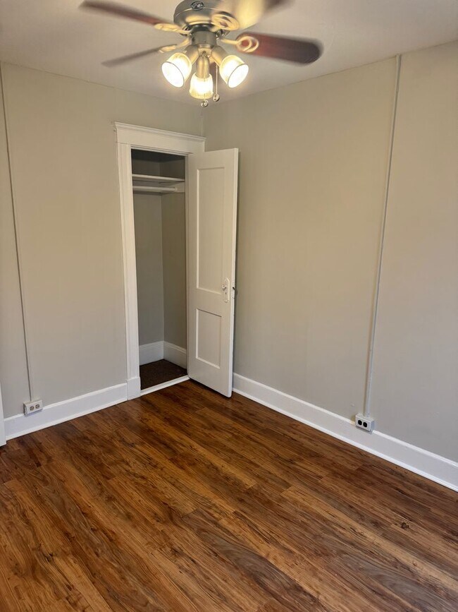 Building Photo - North End 3bed / 1bath available January 2026