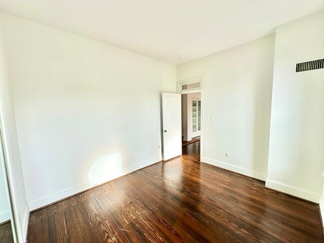 Building Photo - Beautiful Balfour Historic 1 Bedroom Condo 16th & U Street