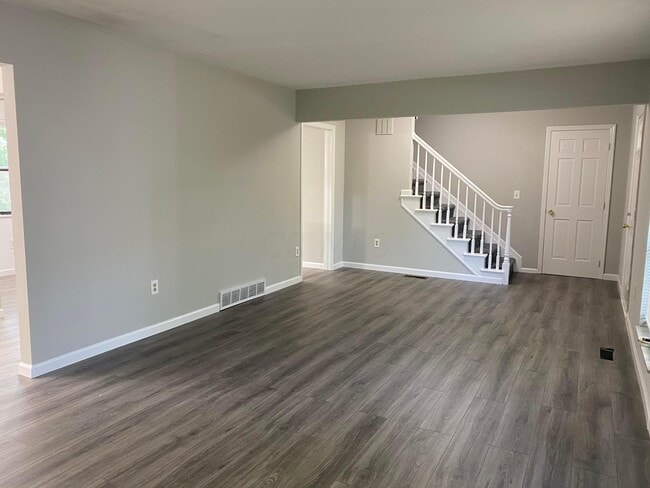 Building Photo - 669 W Main St