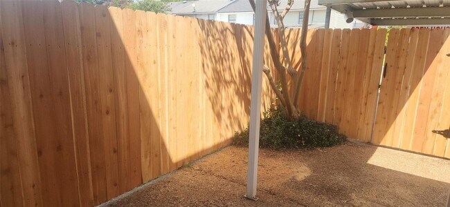 Building Photo - Move-in Ready 3 bed/ 2.5 bath home