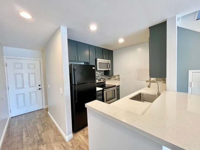 Building Photo - 396 E Surfside Dr