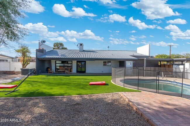 Building Photo - 1759 N Spring Cir