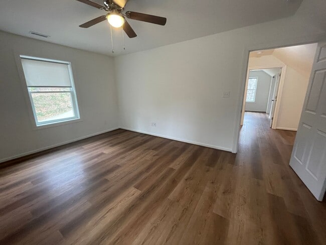 Building Photo - 350 Pinewood Cir