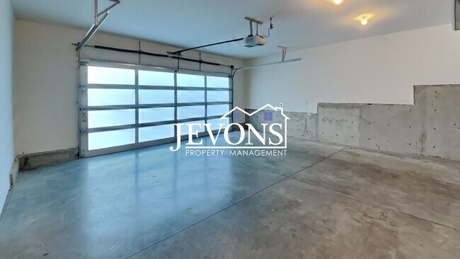 Building Photo - 5BR/4.5BA House in Seattle -- Available Now!