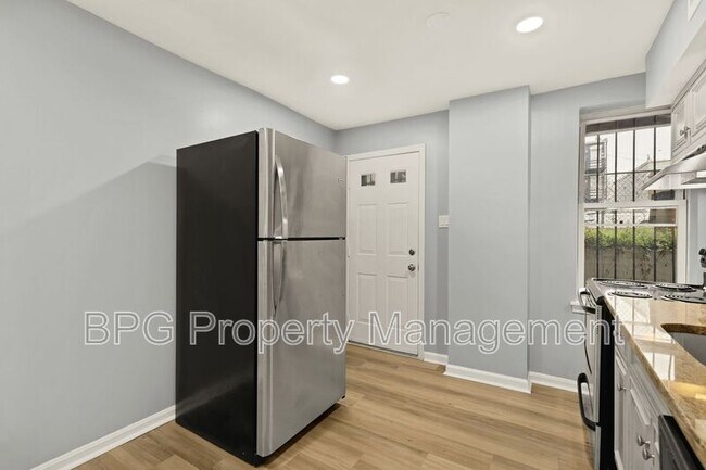 Building Photo - 1033 5th St NE