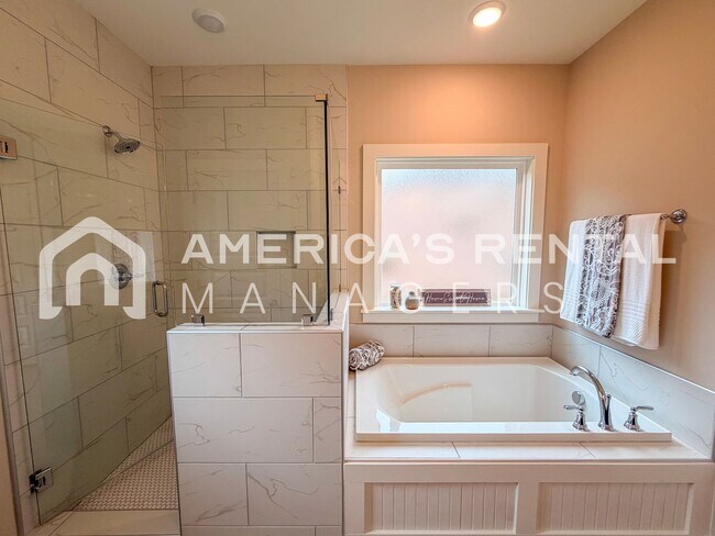 Building Photo - Luxury Meets Convenience: New 4 Bed, 3.5 B...