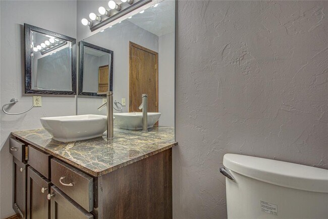 Building Photo - 3200 W Britton Rd