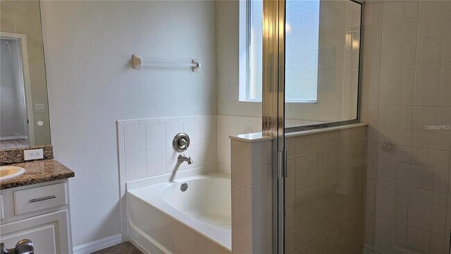 Building Photo - 2528 Ladoga Dr