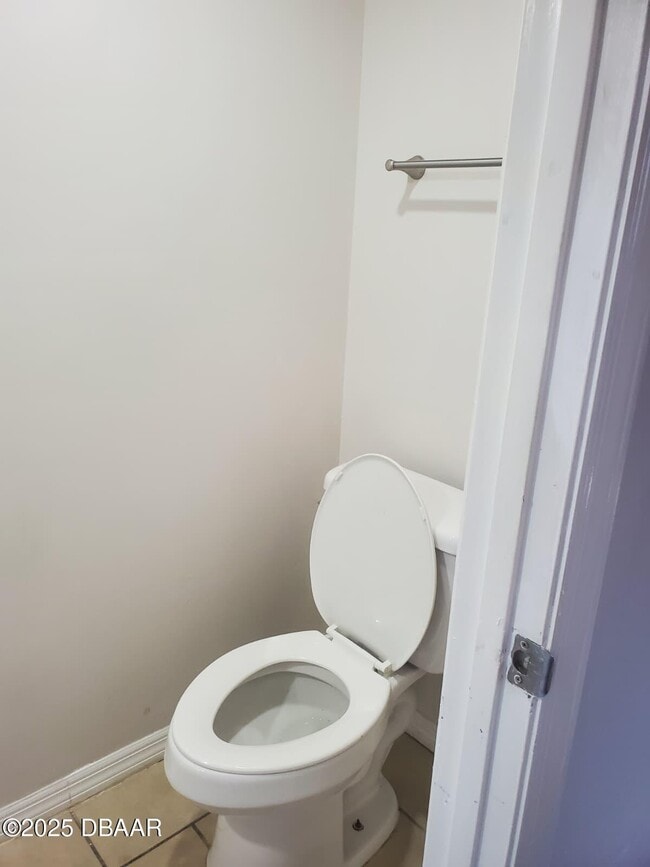 Building Photo - 814 N Halifax Ave