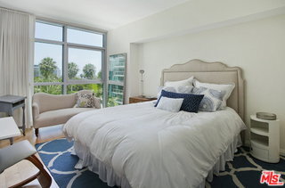 Building Photo - 13700 Marina Pointe Dr