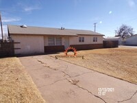Building Photo - Spacious 3-bedroom 2 bath home- Freshly pa...