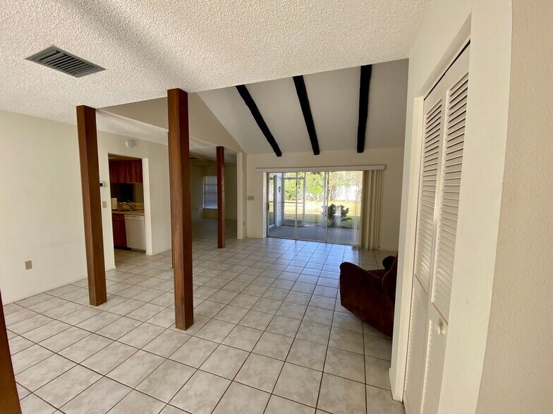 Building Photo - 1429 Dogwood Dr