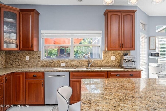 Building Photo - Fully Furnished Home