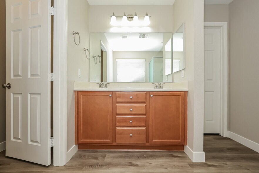 Building Photo - 9004 Tropical Tide Ct