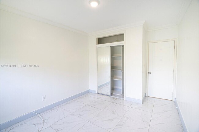 Building Photo - 16990 NE 5th Ct