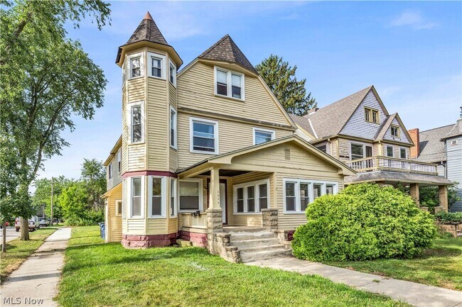 Building Photo - 3624 Archwood Ave