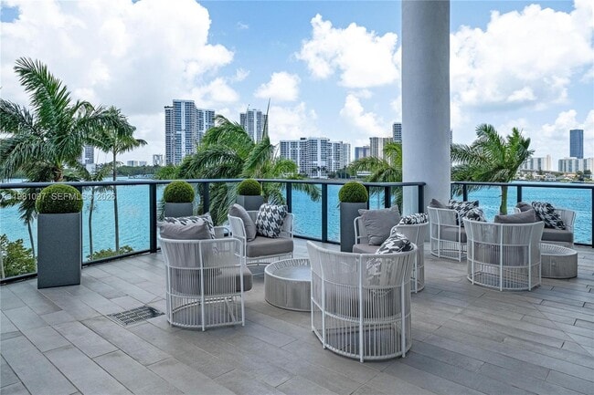 Building Photo - 5500 Island Estates Dr