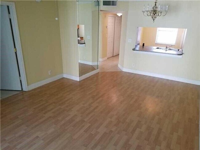 Building Photo - 8750 Royal Palm Blvd