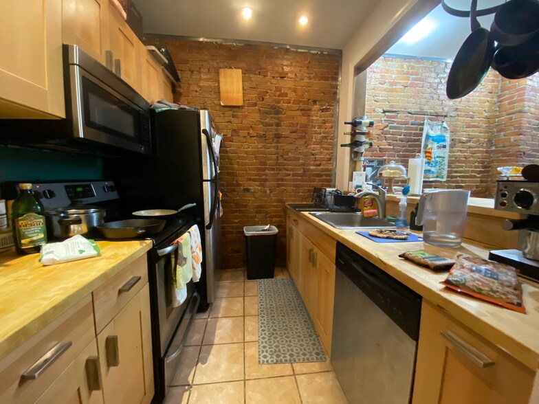 Building Photo - 204 Northampton St