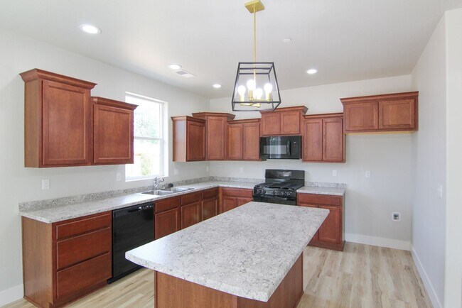 Building Photo - New Construction Home for Rent in Redding CA | Solar, Fenced Yard, 2 Car Garage