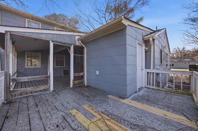 Building Photo - 3 BED, 1 BATH HOUSE FOR RENT IN CHESAPEAKE VA!