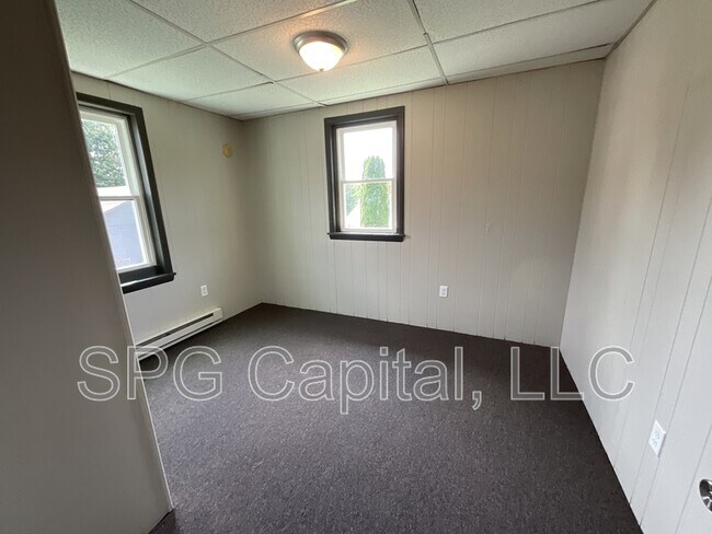 Building Photo - 130 S Main St
