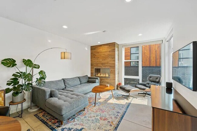 Building Photo - Beatiful 2 bed/ 2 bath townhome in Madison...