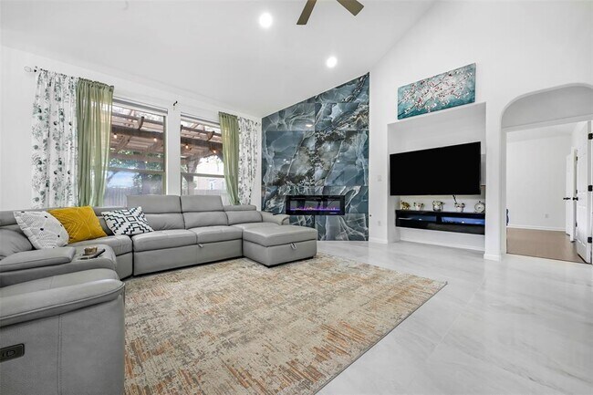 Building Photo - 300 Southern Cross Dr