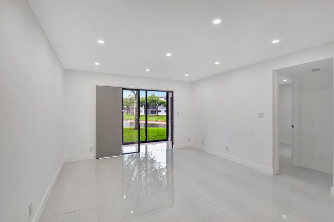 Building Photo - 15378 Lakes of Delray Blvd