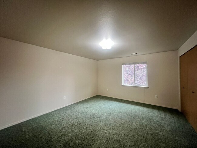 Building Photo - 1713 W Fern Dr