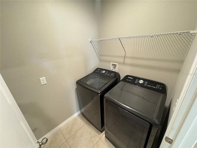 Building Photo - 404 Tanglewood Dr