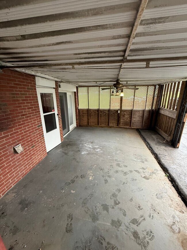 Building Photo - 3 Bed/1 Bath House