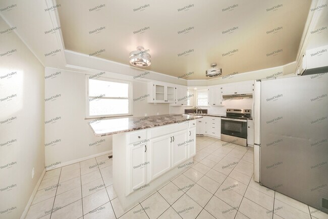 Building Photo - 3225 NW 35th Pl